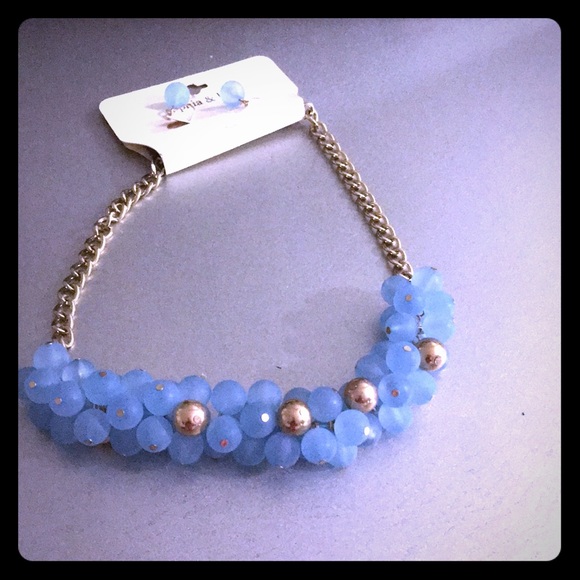 Pastel blue necklace and earrings set - Picture 1 of 3